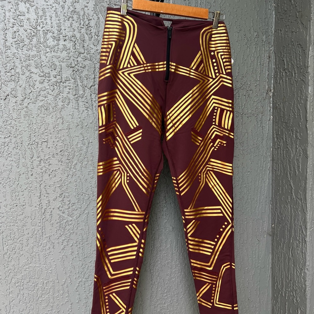 WITHOUT WALLS WINE/GOLD METALLIC LEGGINGS NWT Large